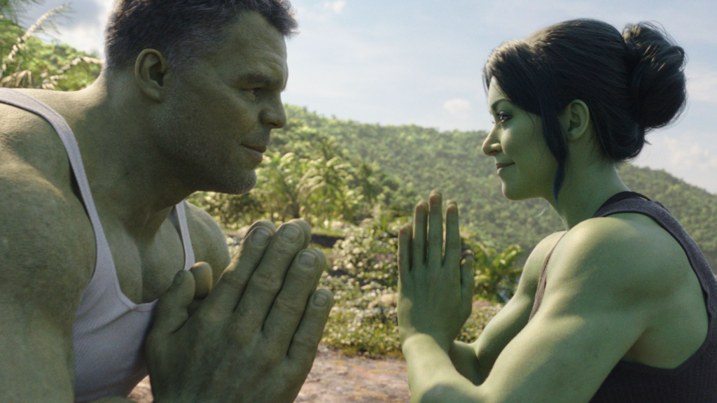 She-Hulk y Hulk entrenando para ver las capacidades de esta nueva heroína que llega al UCM.