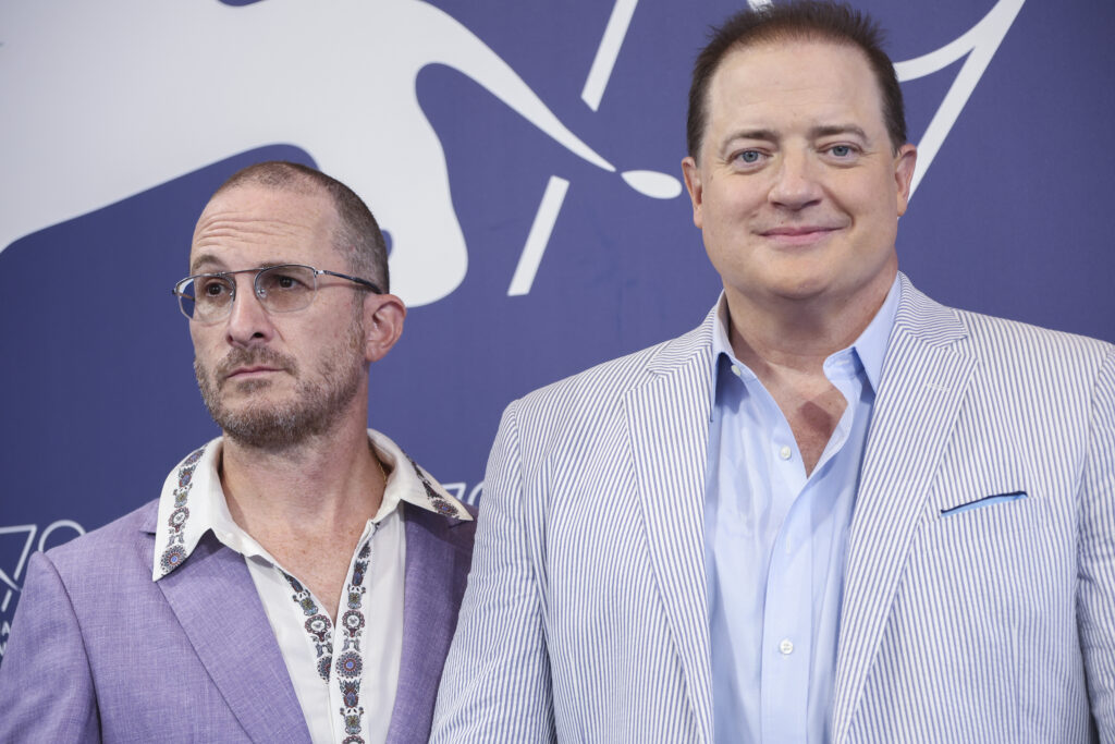 Darren Aronofsky y Brendan Fraser, director y protagonista de 'The Whale', respectivamente. Fuente: (El Mundo)