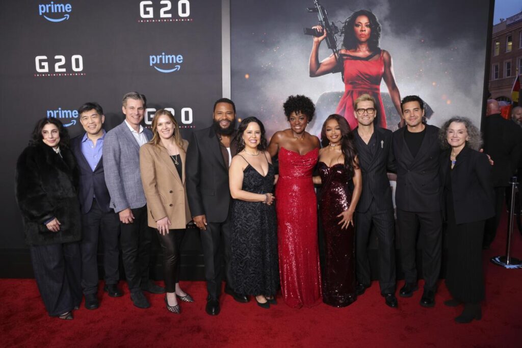 G20, el elenco y la directora se reúnen para el estreno mundial de la pelicula.